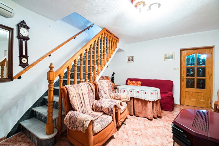 Casas en venta y pisos alquiler - 2