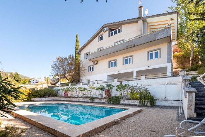 Casa en venta en Cumbres Verdes, La Zubia de 5 habitaciones