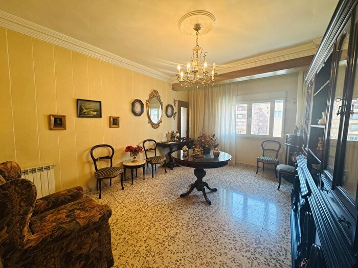 Casas en venta y pisos alquiler - 3