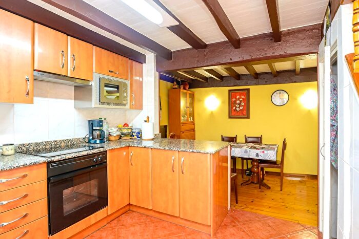 Casas en venta y pisos alquiler - 1