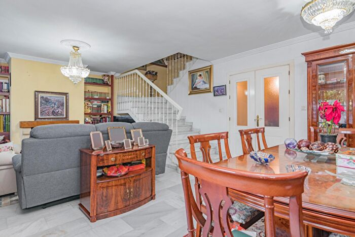 Casas en venta y pisos alquiler - 3