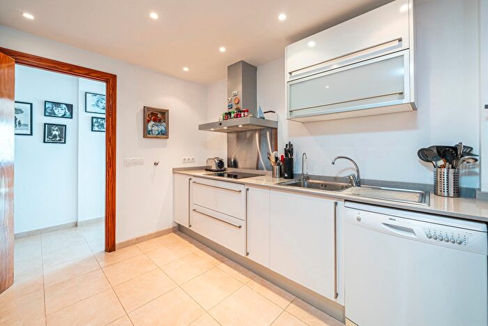 Casas en venta y pisos alquiler - 3