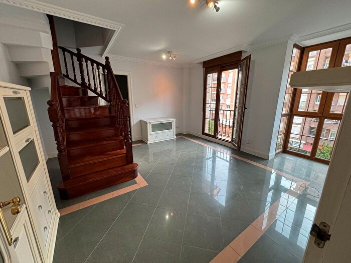 Casas en venta y pisos alquiler - 1