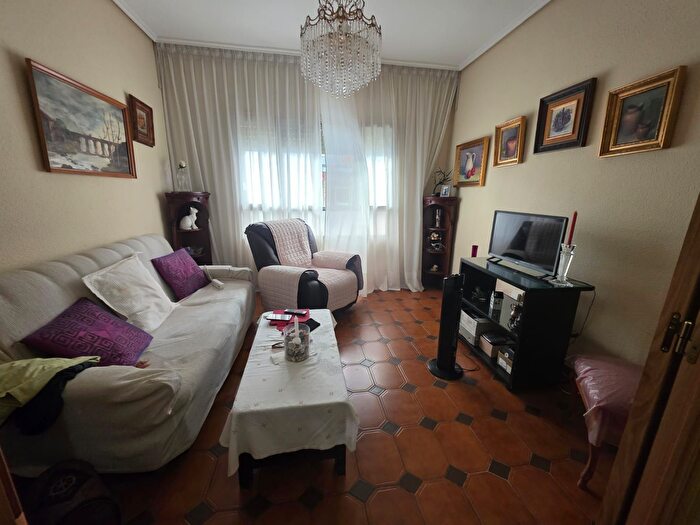 Casas en venta y pisos alquiler - 1