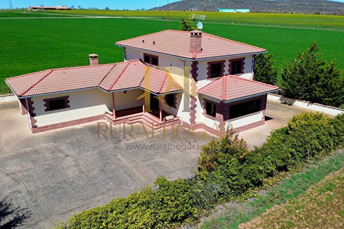 Casa en venta en El Pobo de Dueñas, Guadalajara de 5 habitaciones
