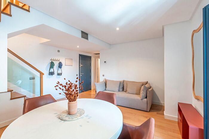 Casas en venta y pisos alquiler - 1