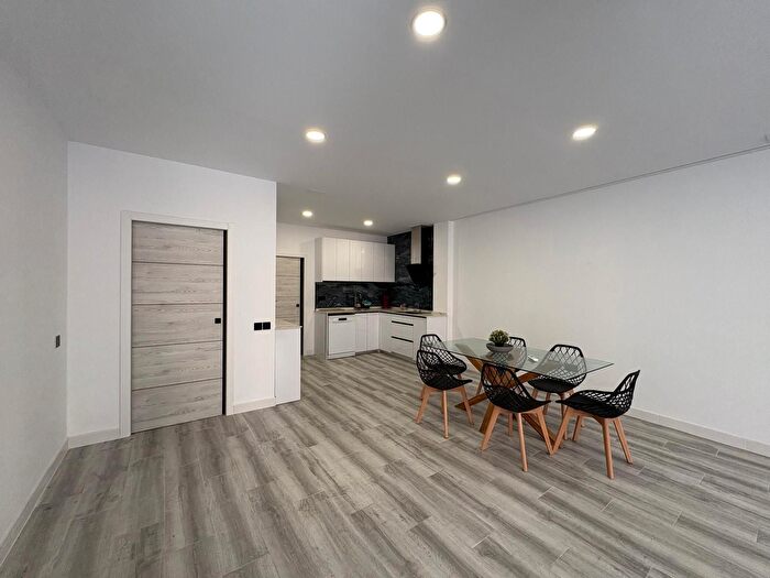 Casas en venta y pisos alquiler - 2