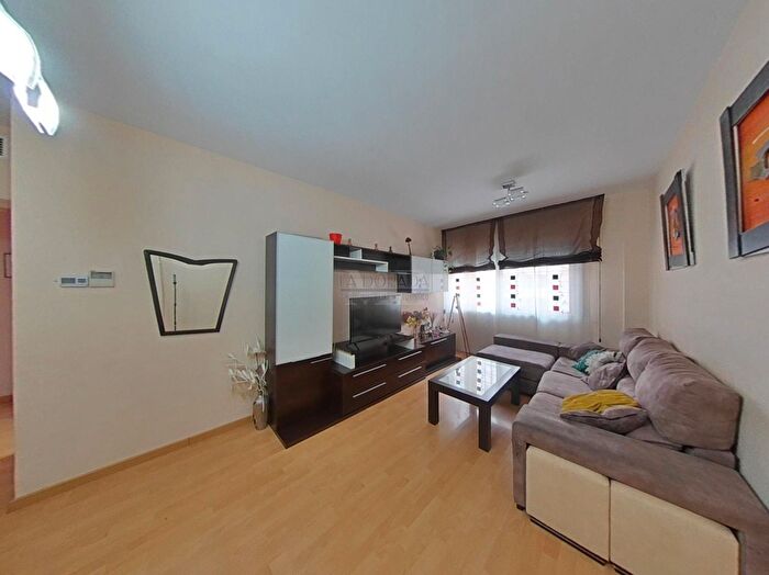 Casas en venta y pisos alquiler - 1