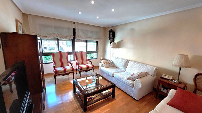 Casas en venta y pisos alquiler - 3