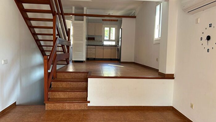 Casas en venta y pisos alquiler - 1