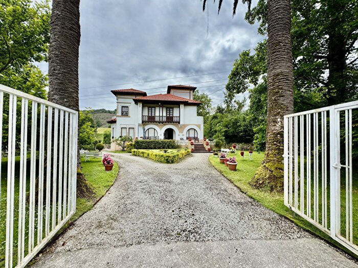 Casa en venta en Riotuerto, Cantabria de 6 habitaciones