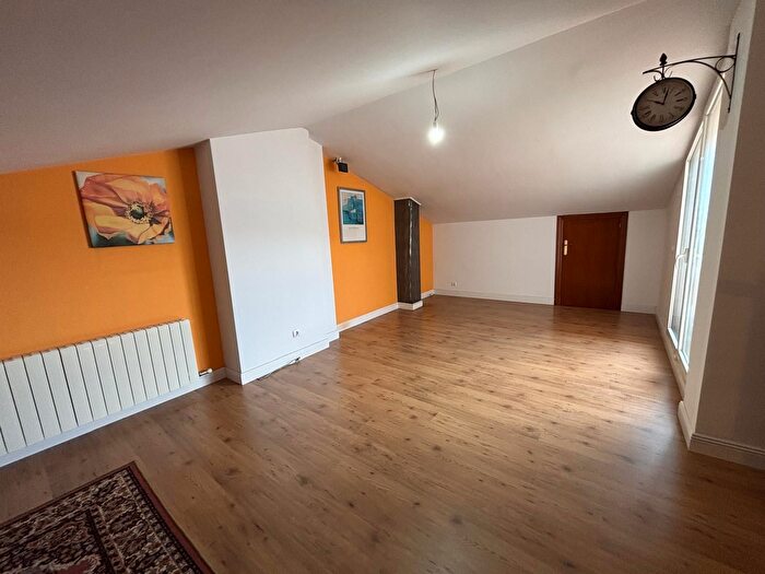 Casas en venta y pisos alquiler - 3