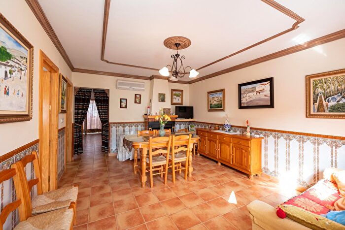 Casas en venta y pisos alquiler - 3