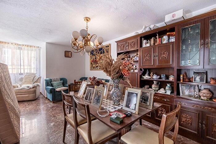 Casas en venta y pisos alquiler - 1