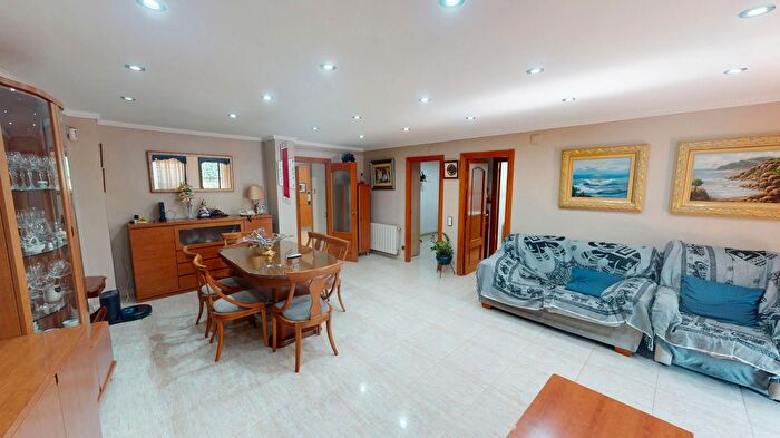 Casas en venta y pisos alquiler - 3
