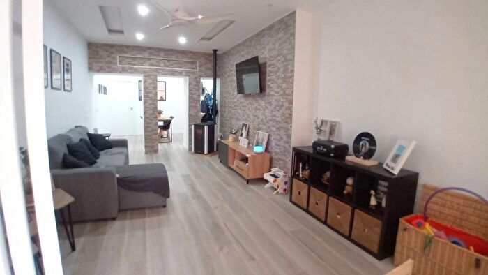 Casas en venta y pisos alquiler - 3