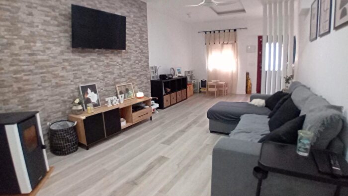Casas en venta y pisos alquiler - 1