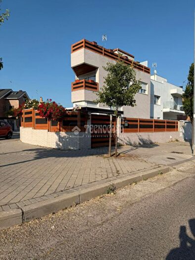 Casas en venta y pisos alquiler - 1