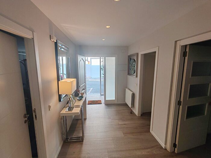 Casas en venta y pisos alquiler - 2