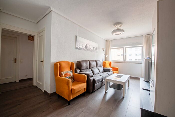Casas en venta y pisos alquiler - 3