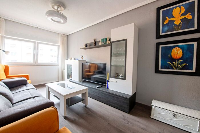 Casas en venta y pisos alquiler - 2