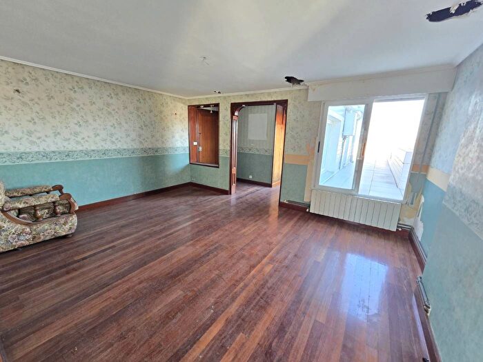 Casas en venta y pisos alquiler - 1