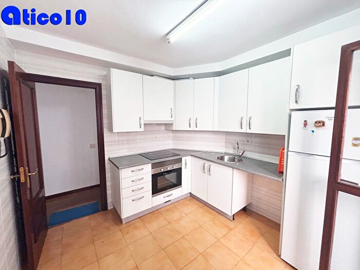 Casas en venta y pisos alquiler - 3
