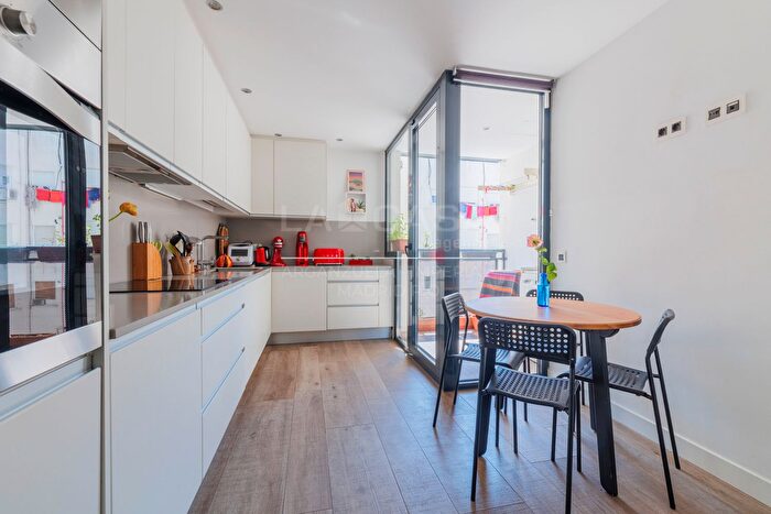 Casas en venta y pisos alquiler - 3