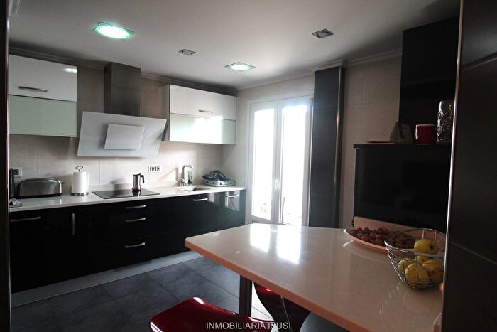 Casas en venta y pisos alquiler - 1