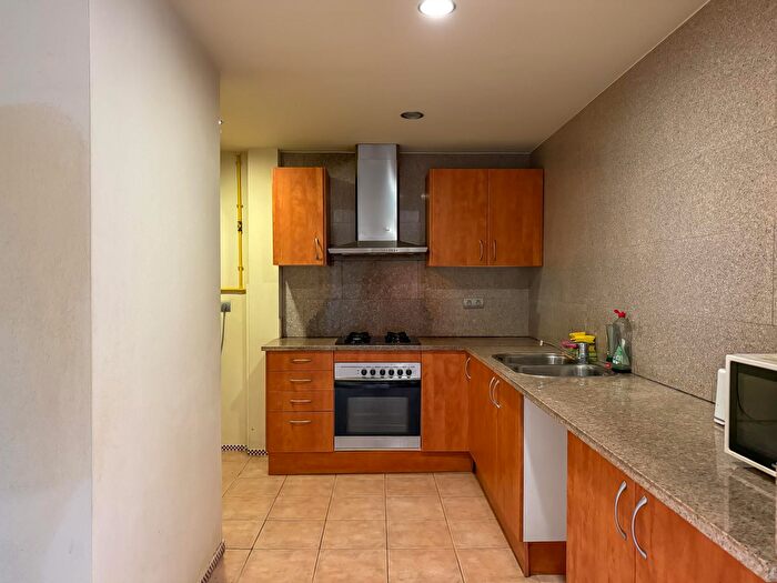 Casas en venta y pisos alquiler - 2