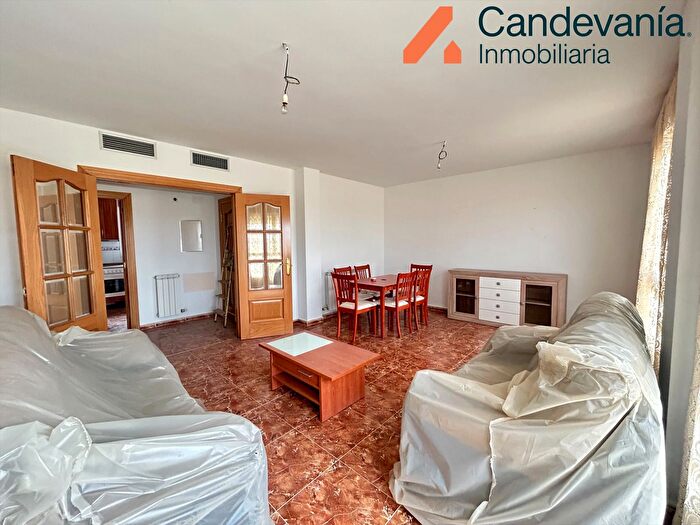Casas en venta y pisos alquiler - 3