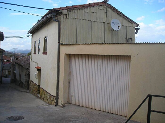 Casas en venta y pisos alquiler - 1