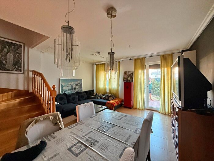 Casas en venta y pisos alquiler - 3