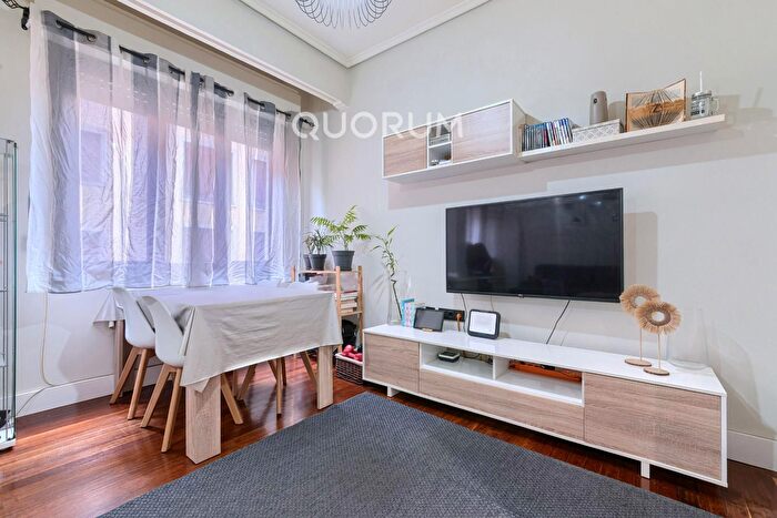 Casas en venta y pisos alquiler - 3