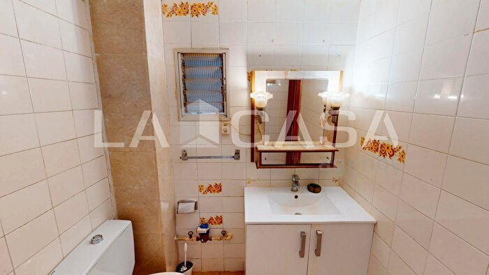 Casas en venta y pisos alquiler - 3