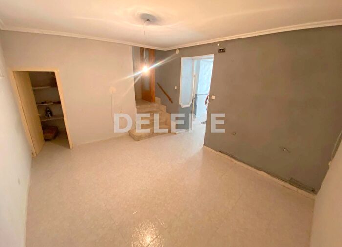 Casas en venta y pisos alquiler - 1