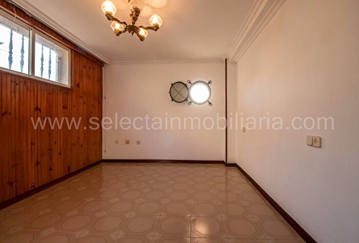 Casas en venta y pisos alquiler - 3