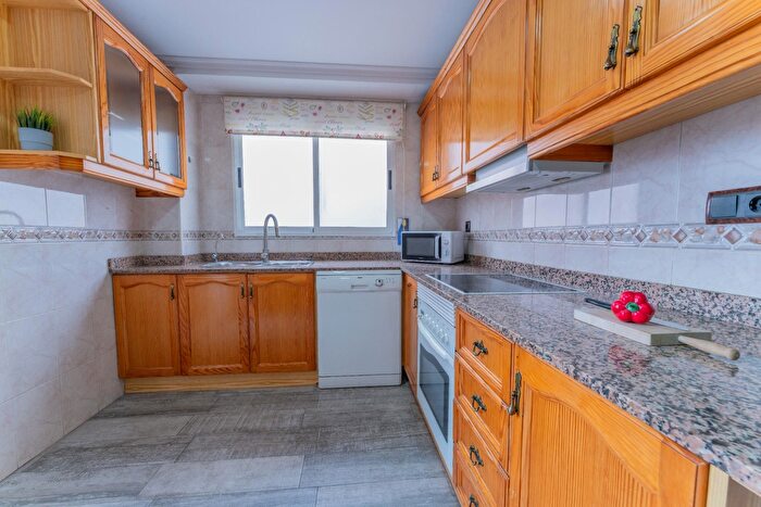 Casas en venta y pisos alquiler - 3