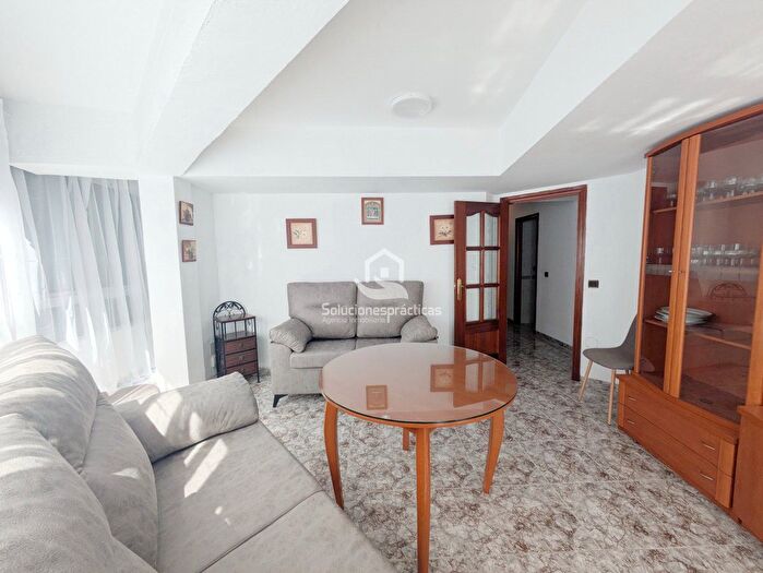 Casas en venta y pisos alquiler - 3