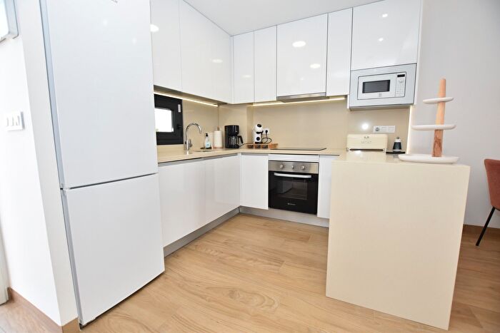 Casas en venta y pisos alquiler - 3