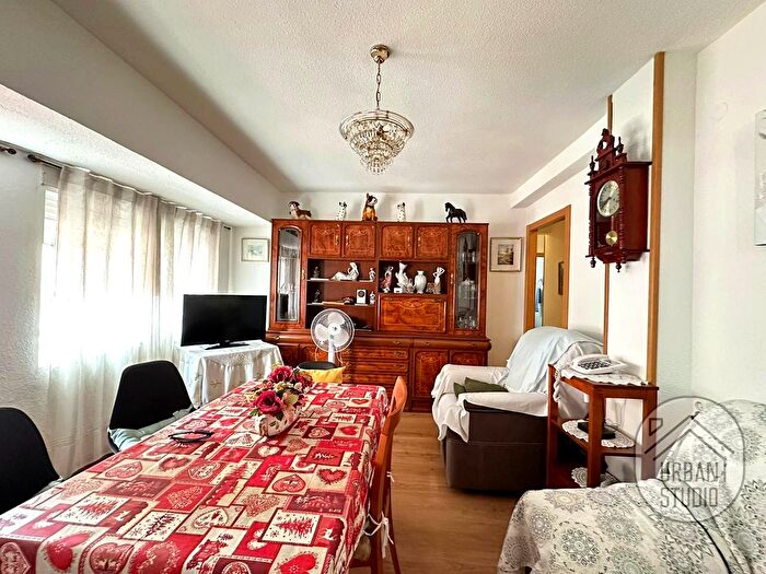 Casas en venta y pisos alquiler - 3