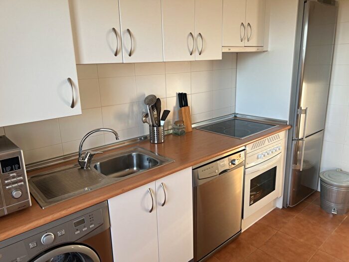 Casas en venta y pisos alquiler - 3