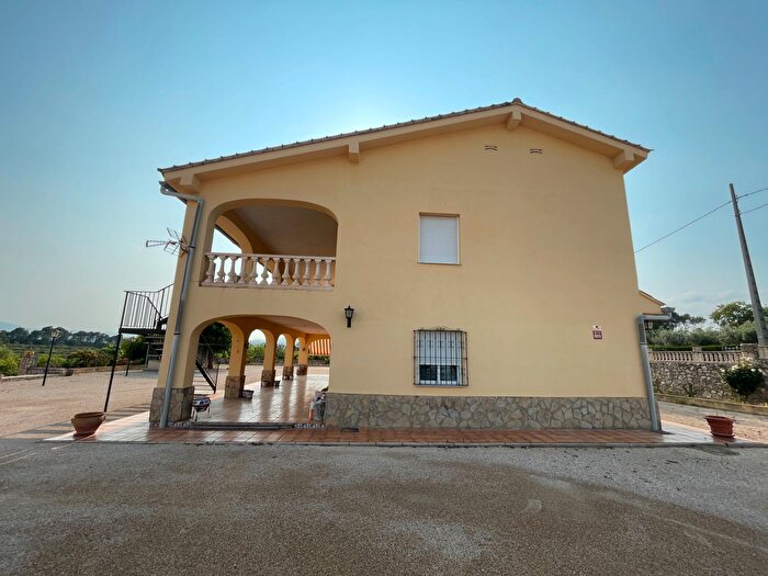 Casa en venta en Agullent, Valencia de 4 habitaciones