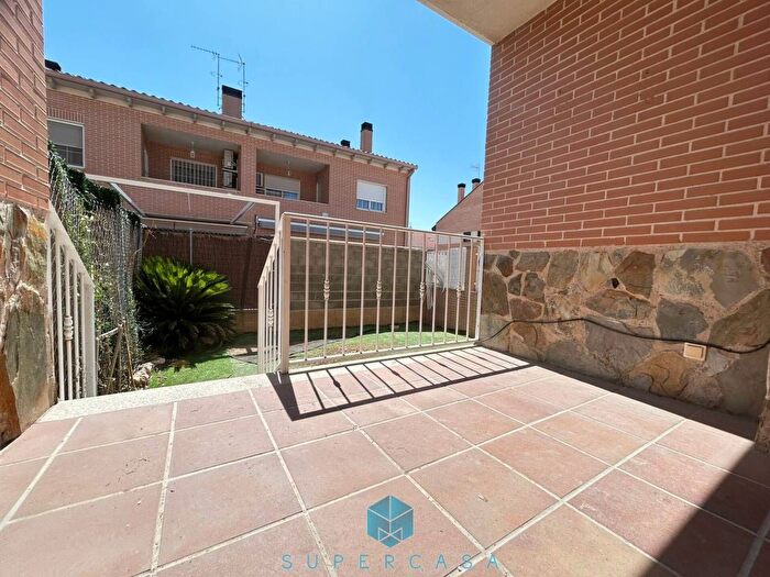 Casas en venta y pisos alquiler - 3