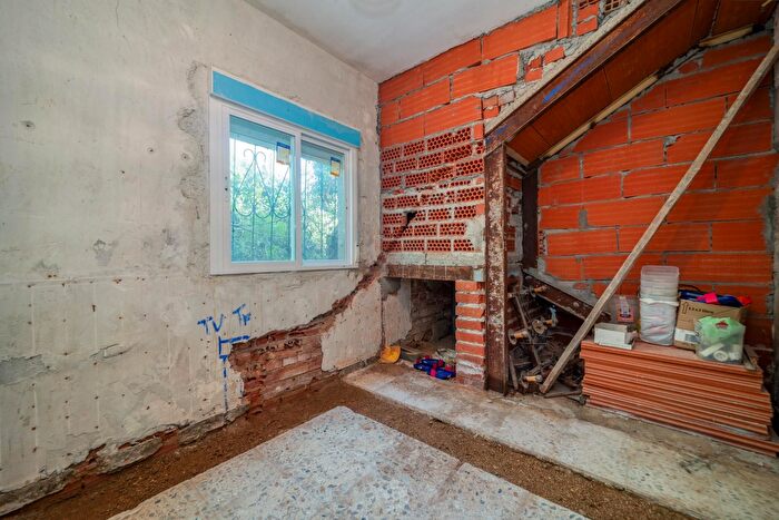 Casas en venta y pisos alquiler - 3
