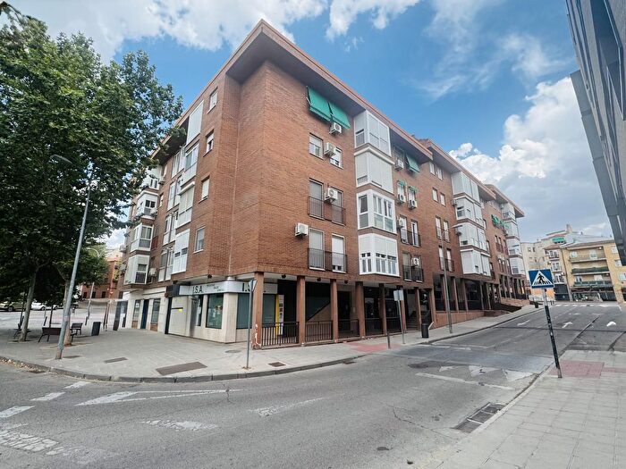 Casas en venta y pisos alquiler - 1