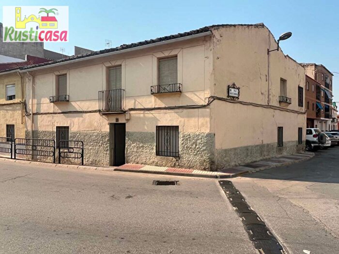 Casas en venta y pisos alquiler - 1