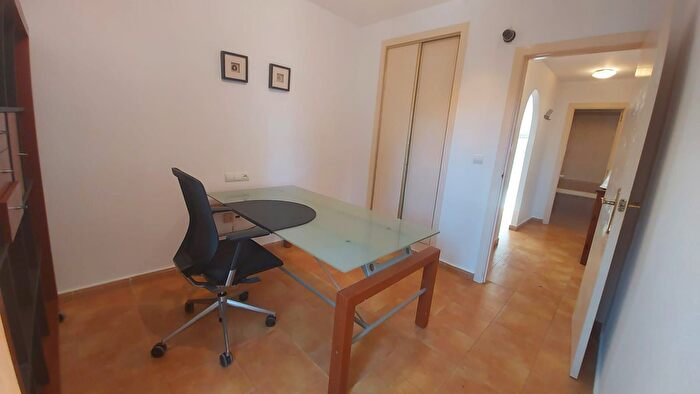 Casas en venta y pisos alquiler - 3