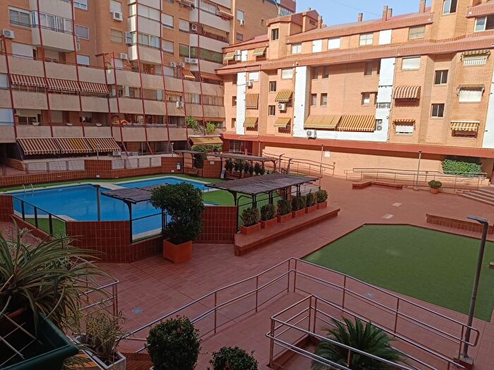 Piso en alquiler en Centro, San Antón de 4 habitaciones
