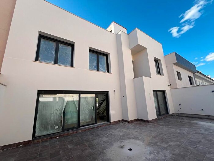 Casas en venta y pisos alquiler - 1